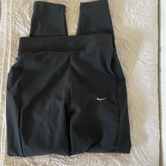 Nike Joggers - Picture 7 of 9